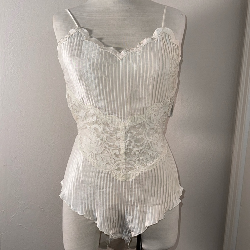 Vintage Delicates Cream White Satin Lace Pleated Teddy/Romper Size Medium